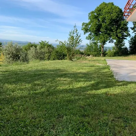 Nona Ervina Apartman *