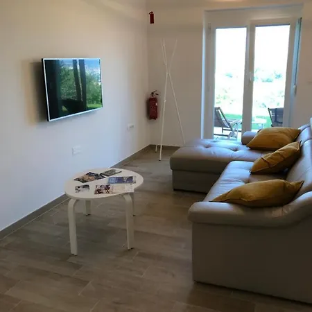 Nona Ervina Lägenhet Koper