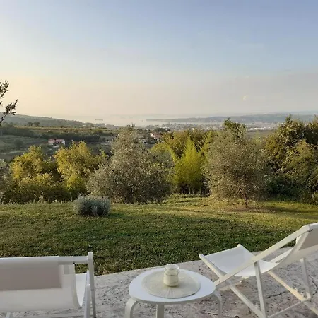 Nona Ervina Apartment Koper