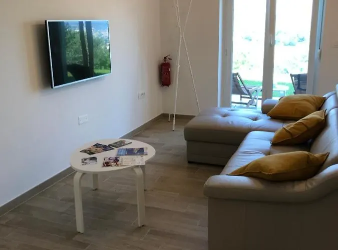 Nona Ervina アパート コペル